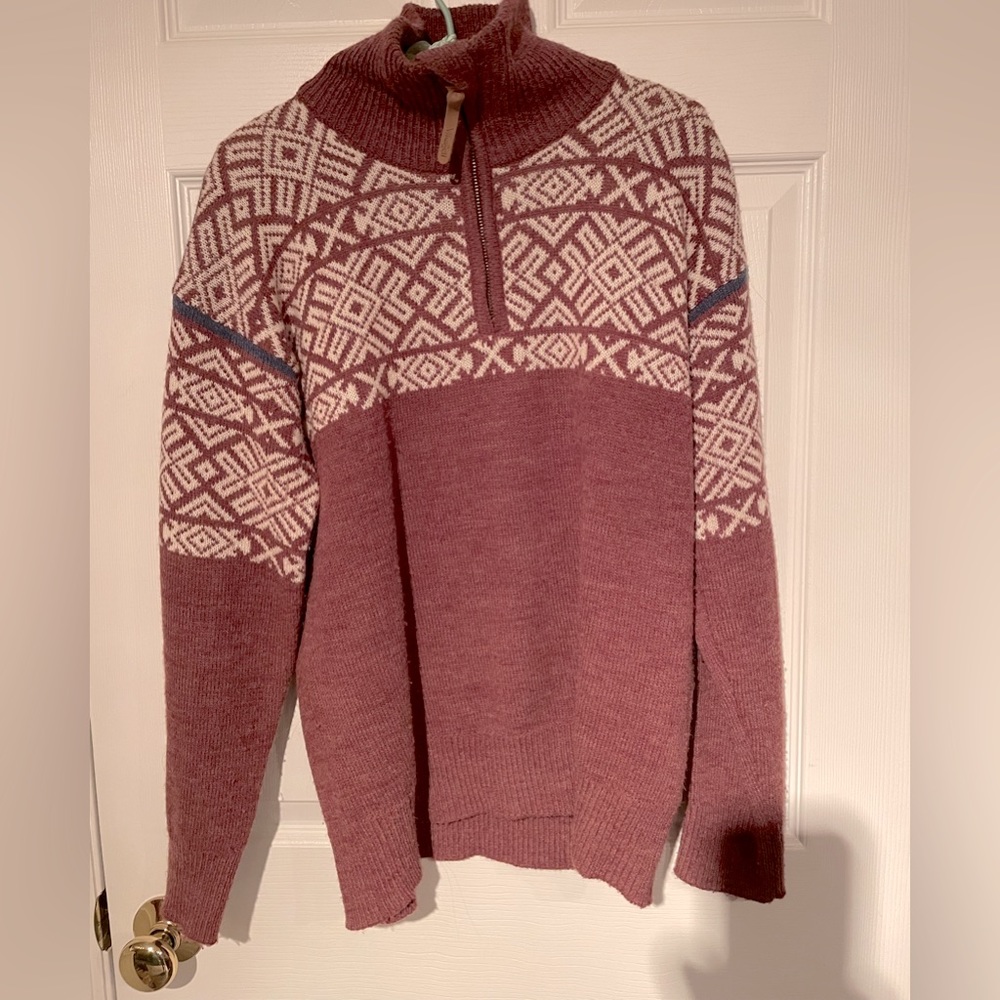 Norwegian sweater - warm wool & cute pattern. Good condition